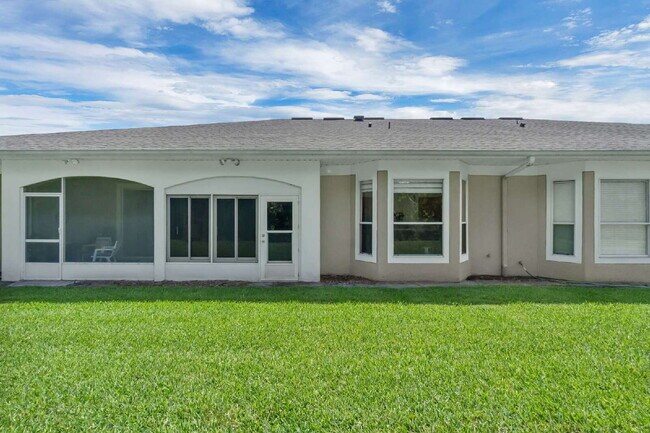Building Photo - Spacious 3-Bedroom townhome in Kissimmee – Available Now!