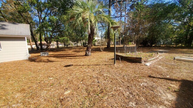 Building Photo - Large 3 Bedroom, 2.5 Bath with large Den and Family Room in Rainbows End, Dunnellon, FL
