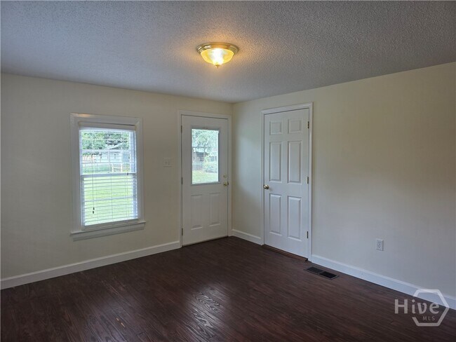 Building Photo - 807 Pound Rd