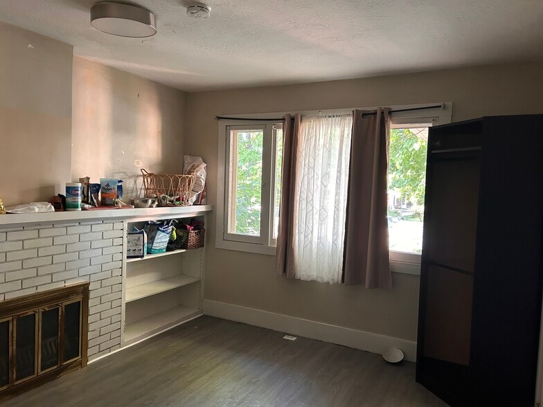 Building Photo - 709 E 600 S