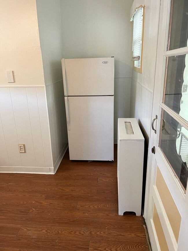 Building Photo - Beautiful 3 Bed/1 Bath Single Family Home ...