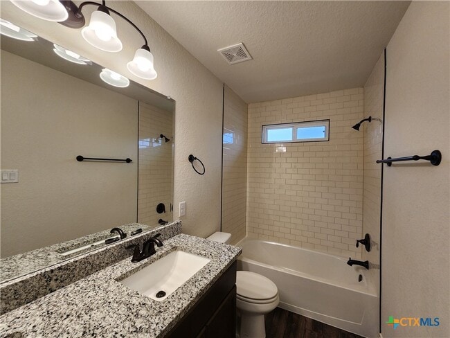 Building Photo - 340 Untermaier St