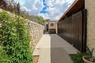 Building Photo - 900 Winter Dr