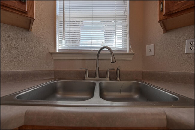 Building Photo - 7456 Luz De Lumbre Ave