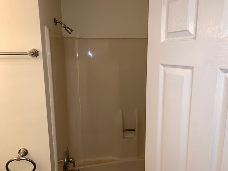 Building Photo - 4268 Sample Ct