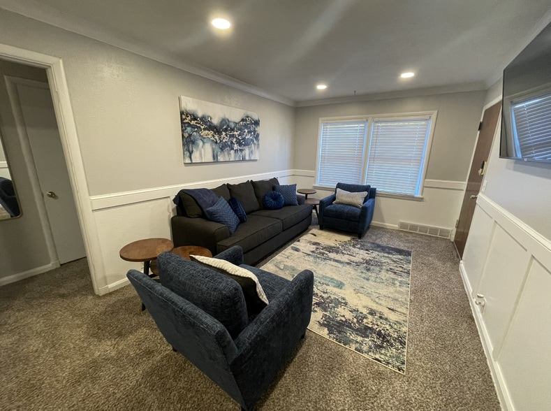 Building Photo - 627 N 41st St