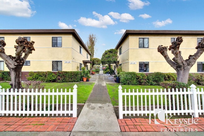 Building Photo - 125 W F St