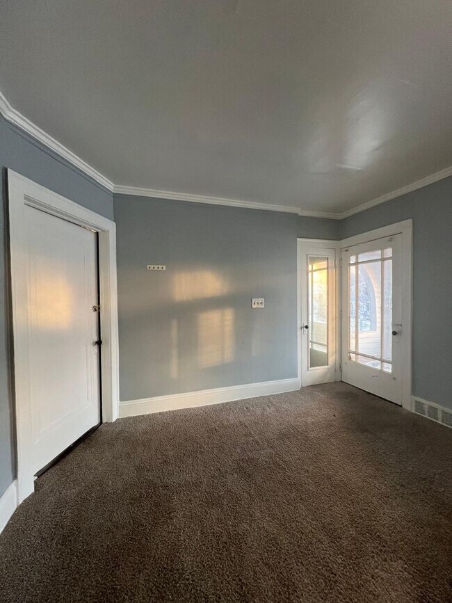 Building Photo - 9913 Mt Auburn Ave