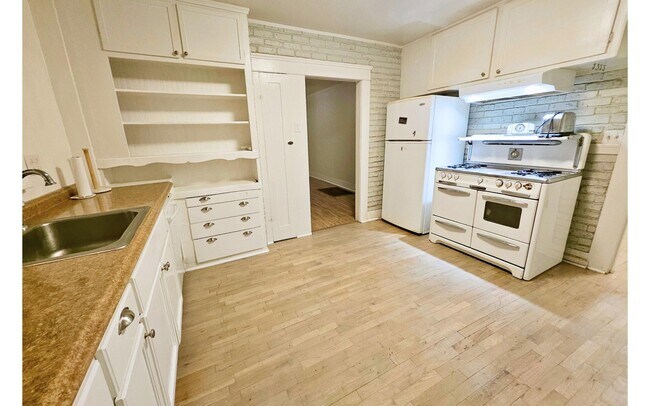 Building Photo - 511 Locust St