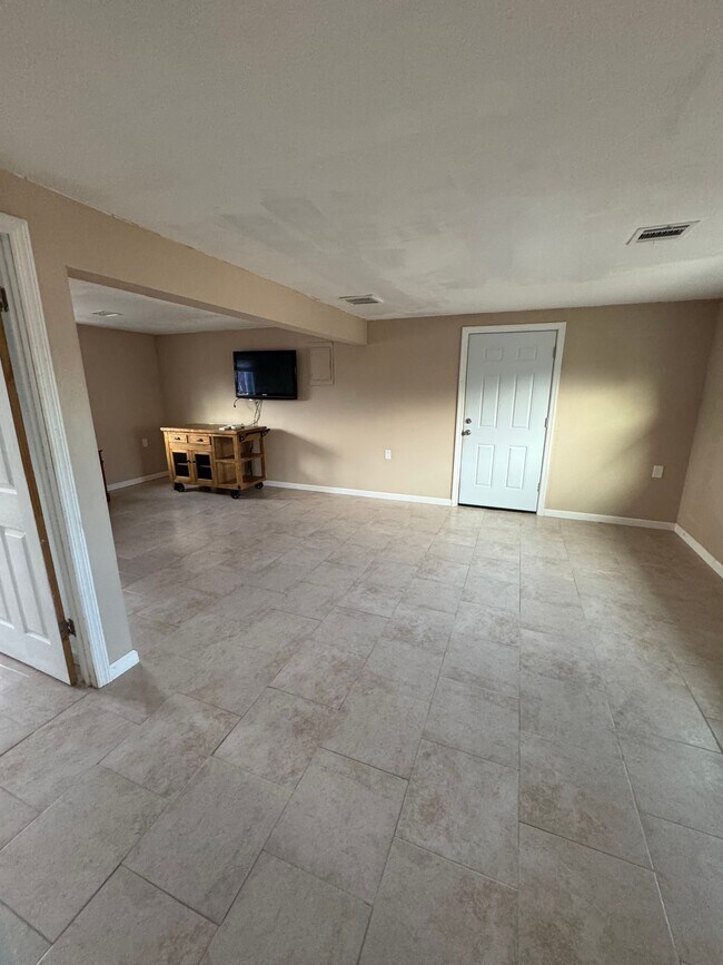Building Photo - 122 E Navasink Dr