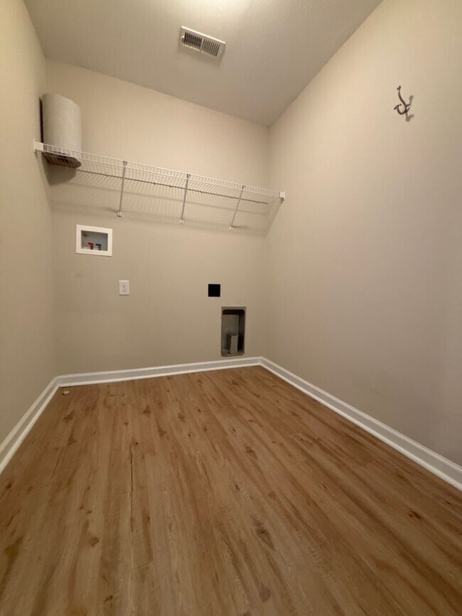 Building Photo - 3 Bedroom and a Bonus Room on Prism!