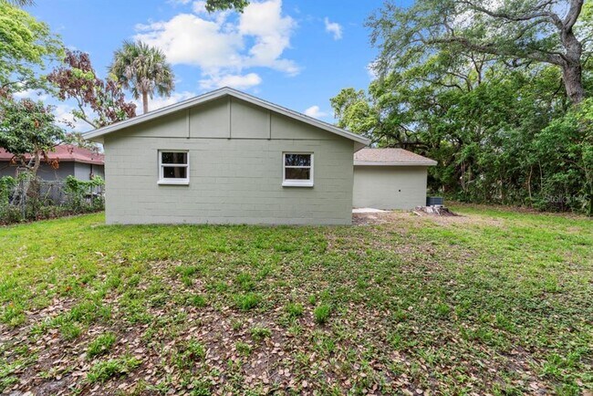 Building Photo - 1087 Swan St
