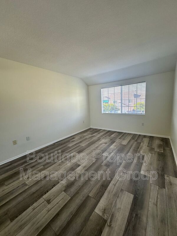 Building Photo - 34 Lakefront