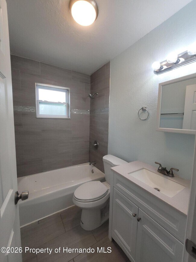 Building Photo - 513 Hollyhock Ln