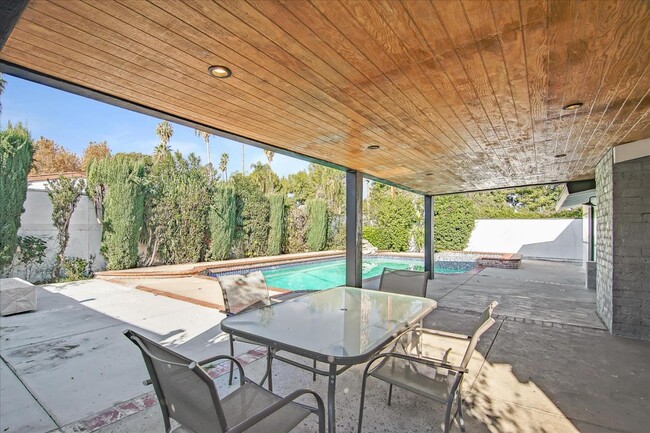 Building Photo - 6513 Corbin Ave