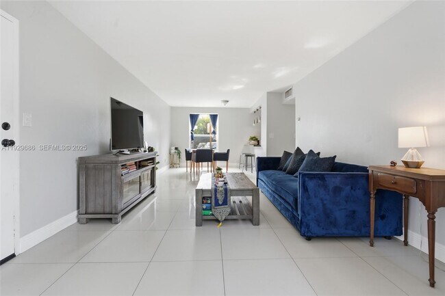 Building Photo - 2160 SW 16th Ave