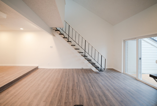 Building Photo - Bright and Spacious Loft-Style Condo with ...