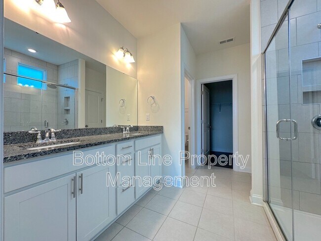 Building Photo - 4487 Fls Lk Dr S W