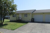 Building Photo - W. Victoria Ave, 482-496