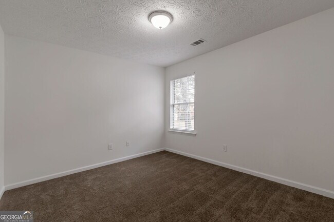 Building Photo - 1385 Pinebreeze Way