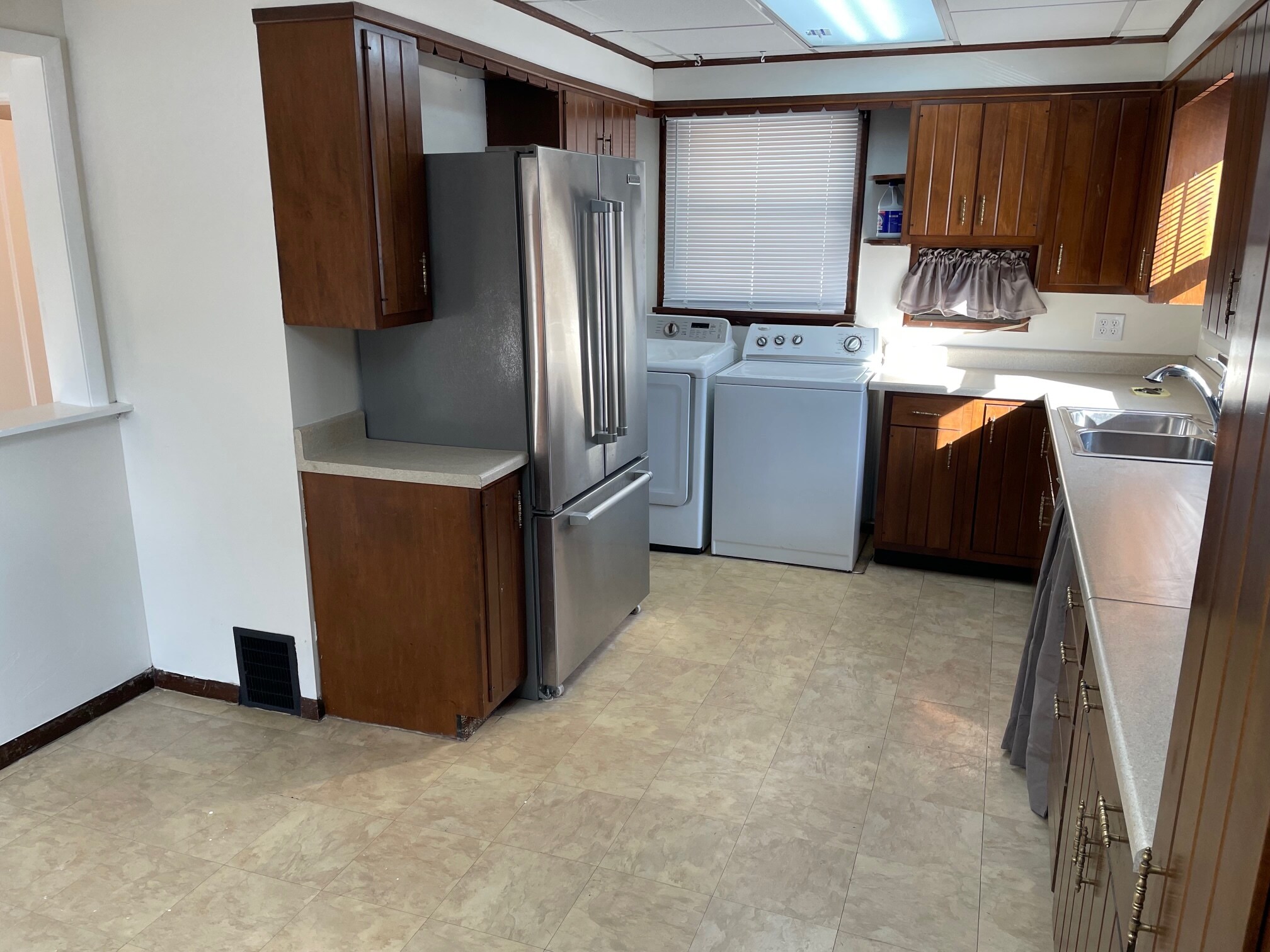 Building Photo - 163 Lewis St