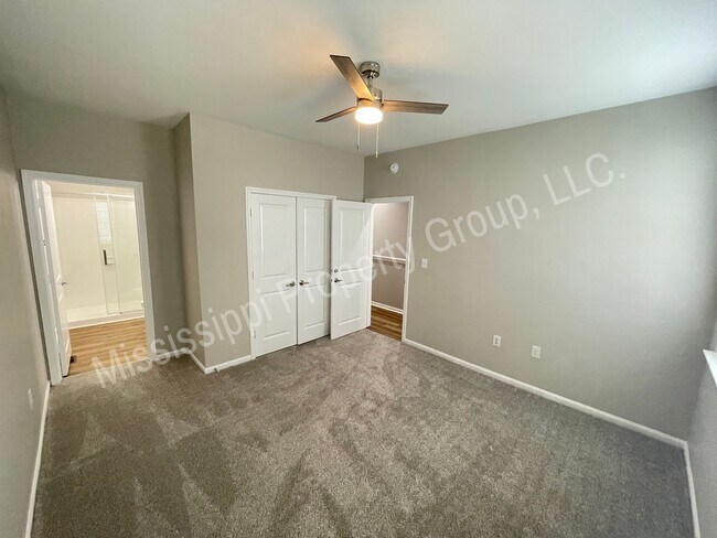 Building Photo - 517 Olive Branch Way