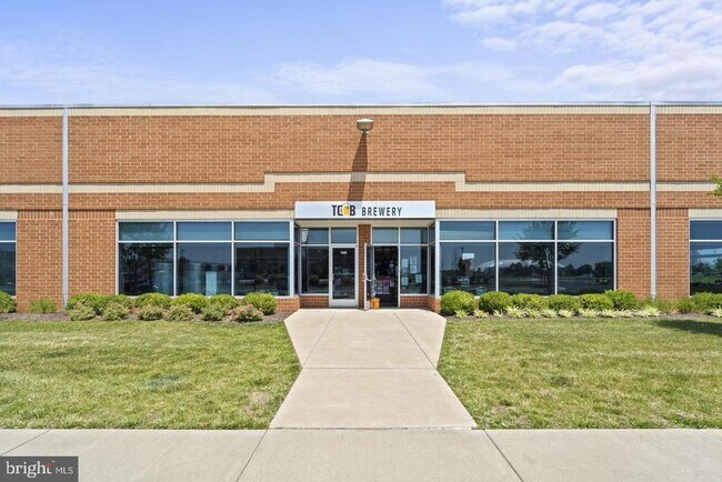 Building Photo - 43805 Middleway Ter