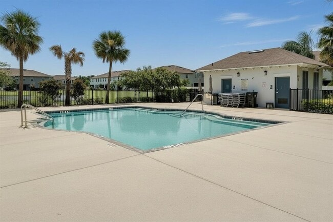 Building Photo - 724 Royal Empress Dr