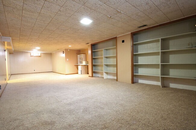 Building Photo - 3 Bedroom / 2 Bath Home! | Omaha, Ne