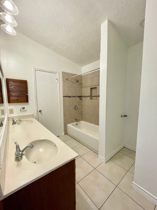 Building Photo - 7014 Caladero Dr