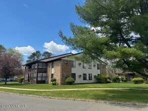 Building Photo - 118 Amberly Dr