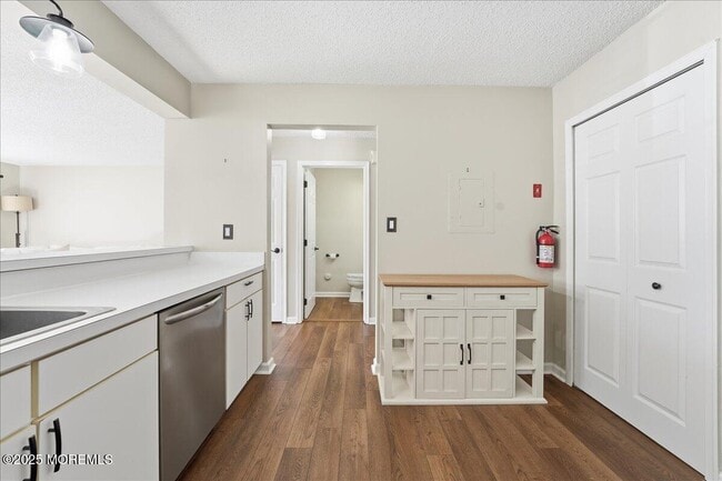 Building Photo - 26 Dover Ct