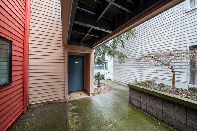 Building Photo - Modern Waterfront Living at The McCormick Pier! Call TODAY to schedule a tour! 503-664-4101