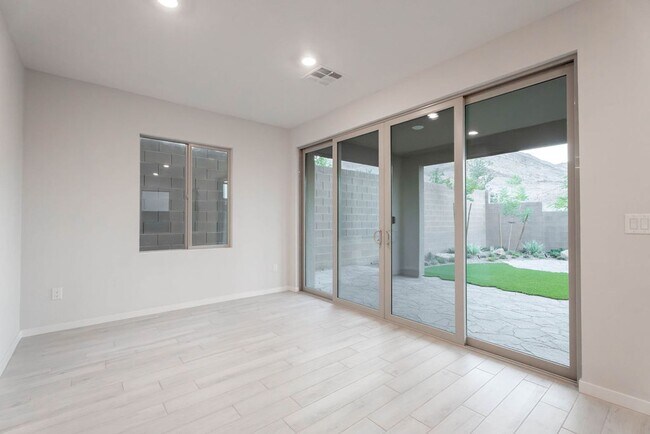 Building Photo - 11620 Desert Hollow Avenue