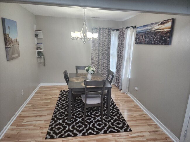 Building Photo - 300 Windy Oak Run