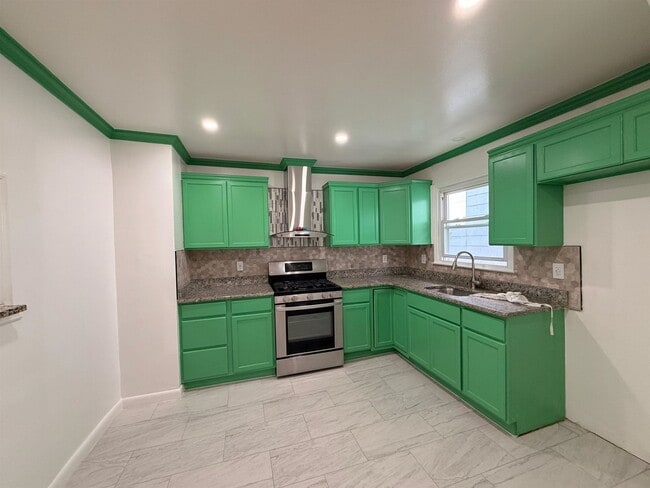 Building Photo - 5215 Meadowview Ave