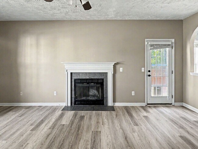 Building Photo - 7701 Redwood Ave
