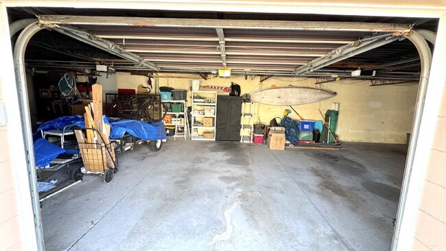 Building Photo - 404 S Beach St