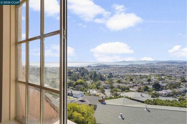 Building Photo - 2367 Carquinez Ave