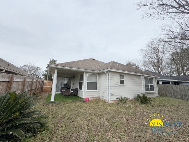 Building Photo - Renovated 3 Bedroom Home in Fort Walton Be...