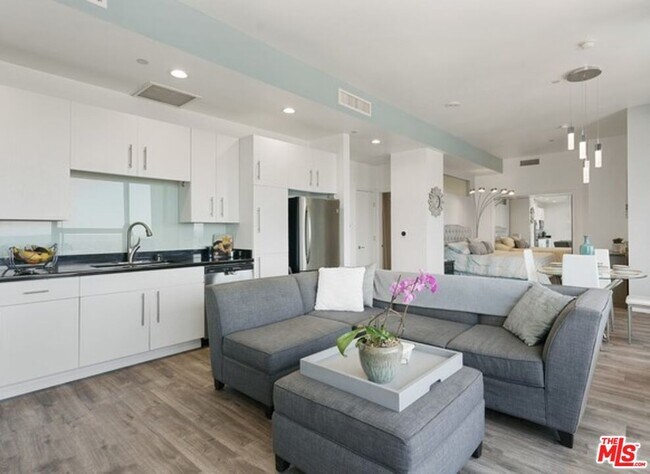 Building Photo - 1100 Wilshire Blvd