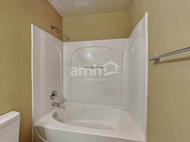 Building Photo - 836 Stockport Way