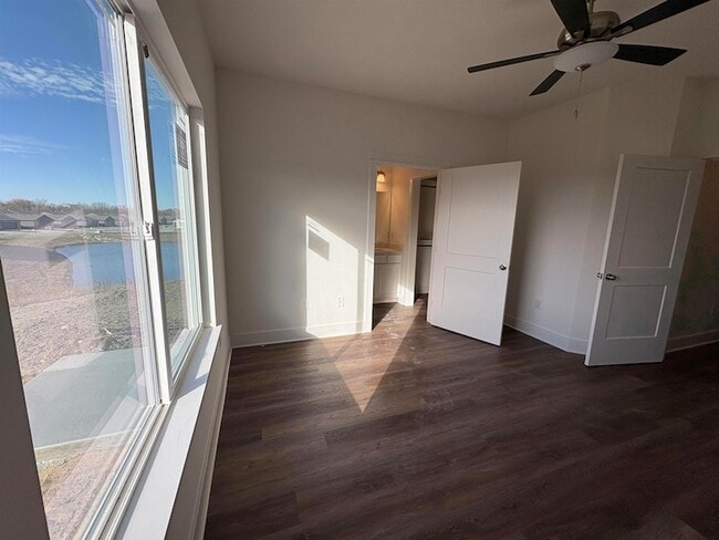 Building Photo - 4833 N Vassar Ave