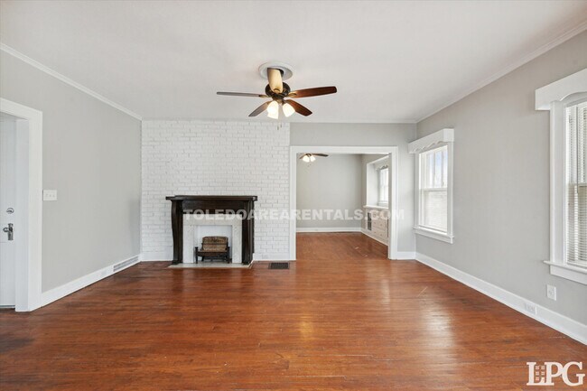 Building Photo - 4138 N Lockwood Ave