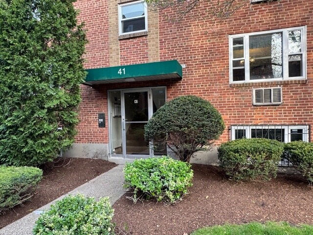 Building Photo - 41 Colborne Rd