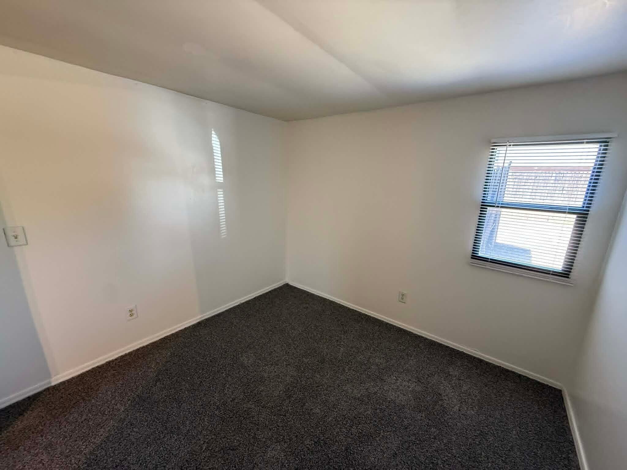 Building Photo - 1137 E Adelaide Dr