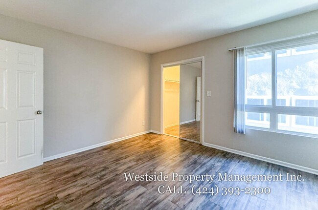 Building Photo - 425 E Tamarack Ave