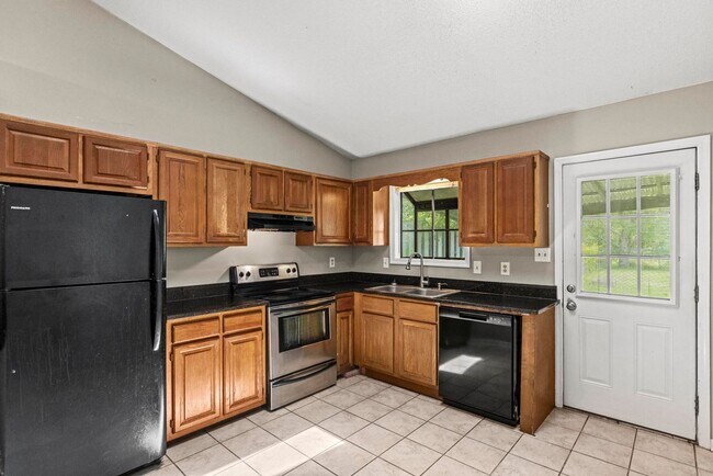 Building Photo - 130-132-132 Pine Crest Dr