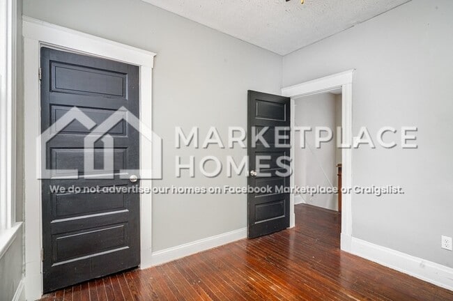 Building Photo - 2922 Hackberry St