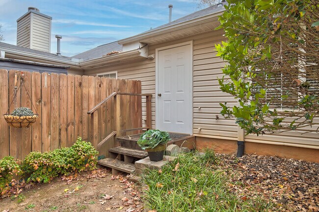 Building Photo - 4 Creekbend Ct